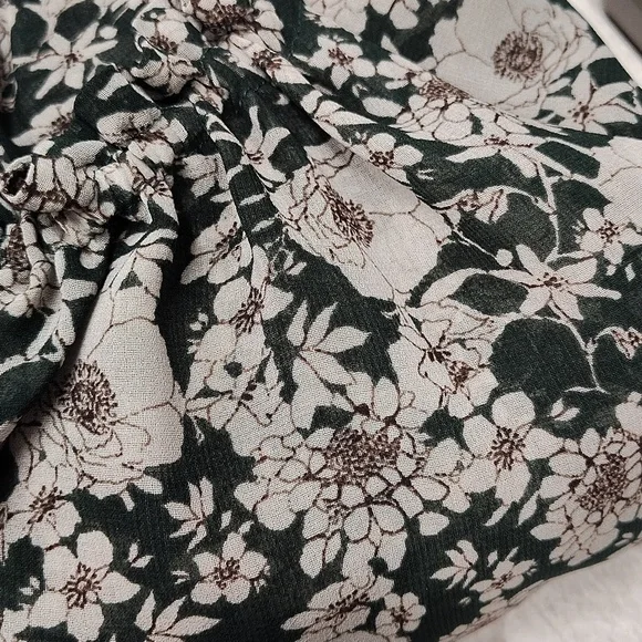 Cabi # 3765 Olive Floral Bianca Peasant Blouse Lined Ruffle Puff Sleeve Size XS - Picture 9 of 11